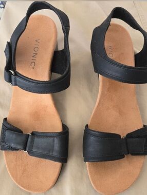Vionic Black Leather Women's Ankle Strap Sandals